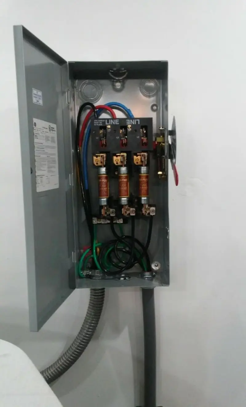 Three-phase disconnect switch installed for Smoke Detector Installation in Nevada